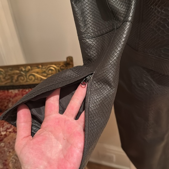 VINCE LEATHER TWO PIECE JACKET & SKIRT SUIT MULTI EMBOSSED CHARCOAL SIZE XS/0/2 - Picture 8 of 11